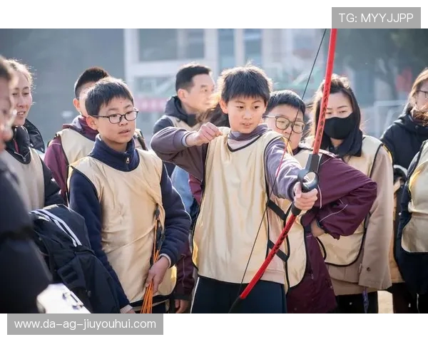 欢乐亲子齐上阵共赴雪地足球冬日冰雪运动激情嘉年华盛大开幕活动 欢乐亲子齐上阵共赴雪地足球冬日冰雪运动激情嘉年华盛大开幕活动